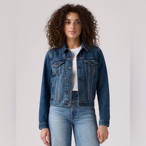 Levi’s Classic Denim Trucker Jacket Slim fit Blue Women’s Small NWOT